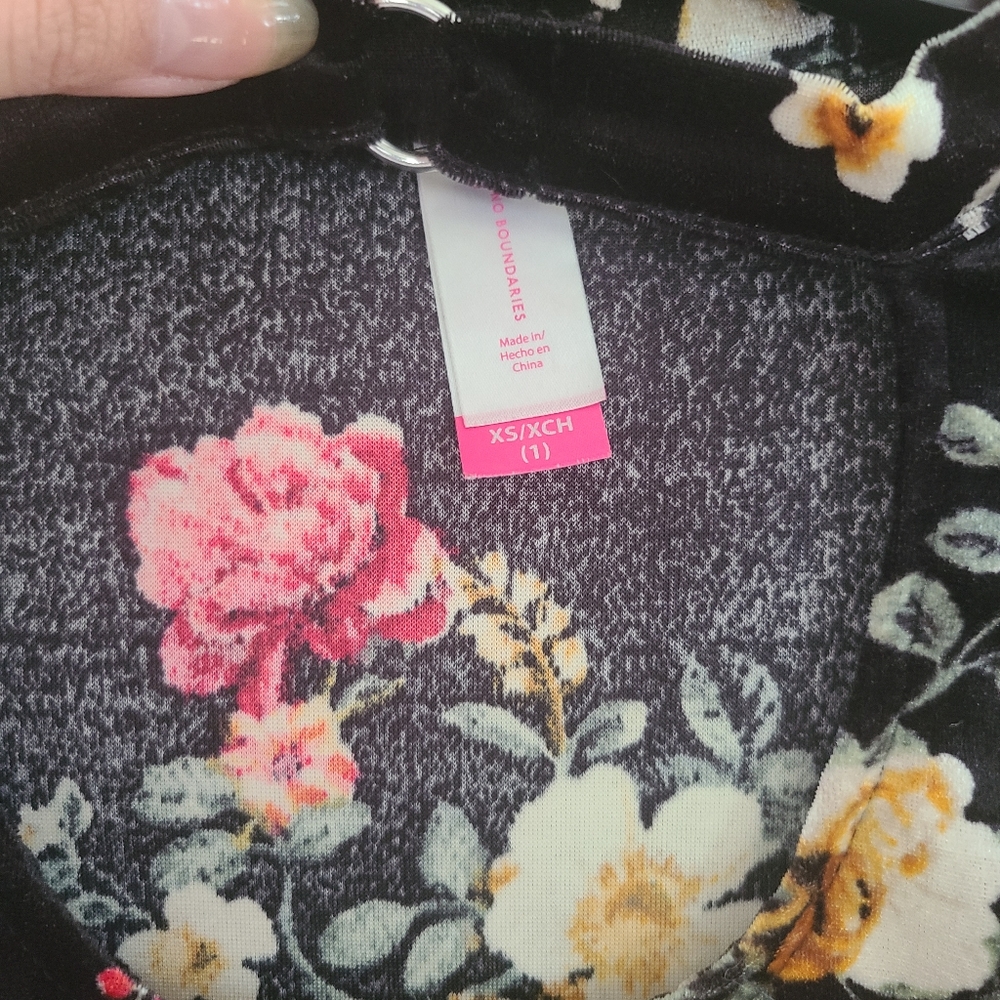 No Boundaries Women's Shirt, Floral Shirt, Keyhole Shirt, Long Sleeve Shirt - Picture 5 of 5